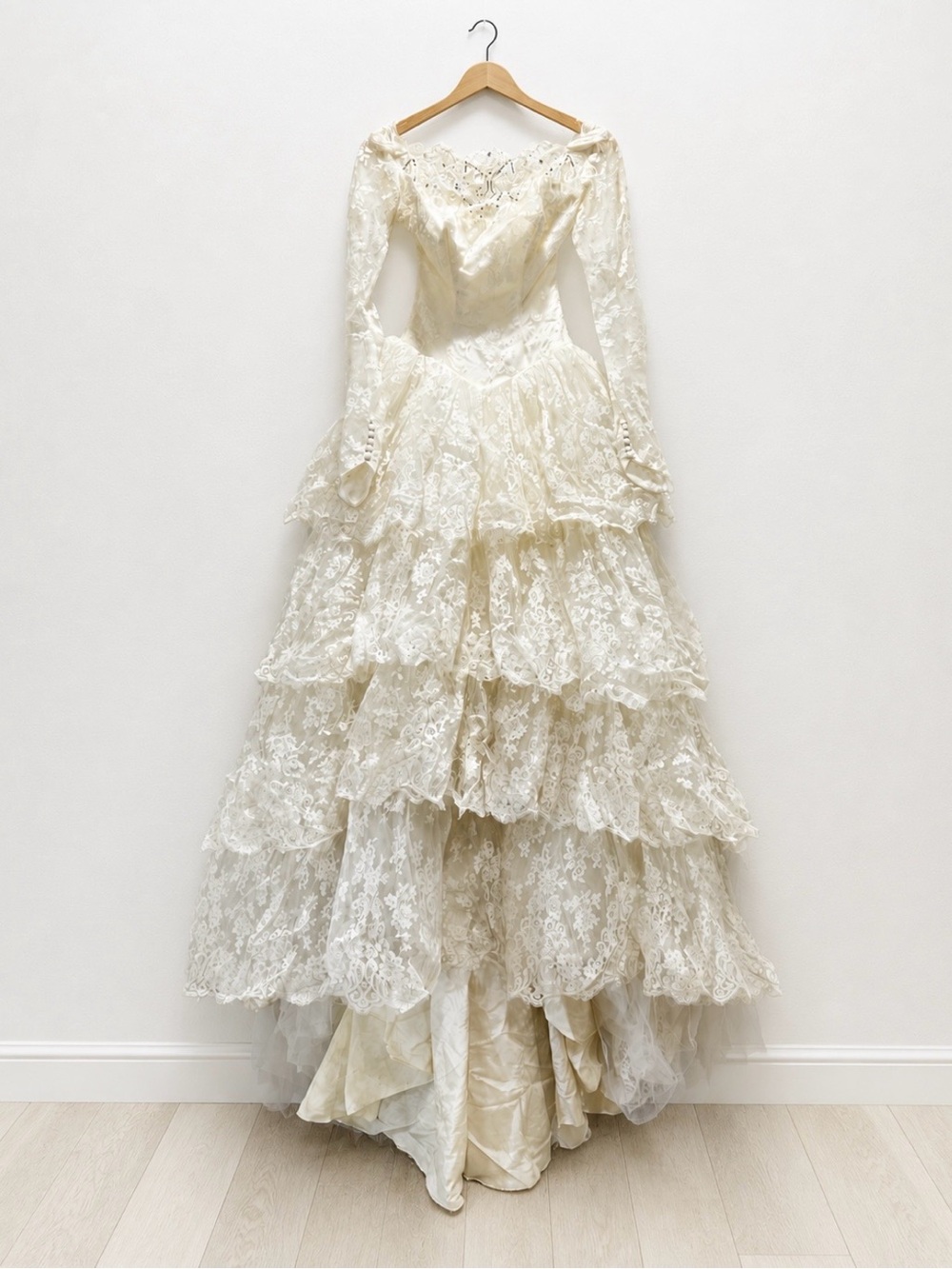 Vintage Ivory Lace Wedding Dress With Train